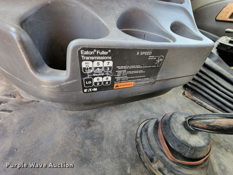 image for item KT9884 2010 International ProStar  semi truck