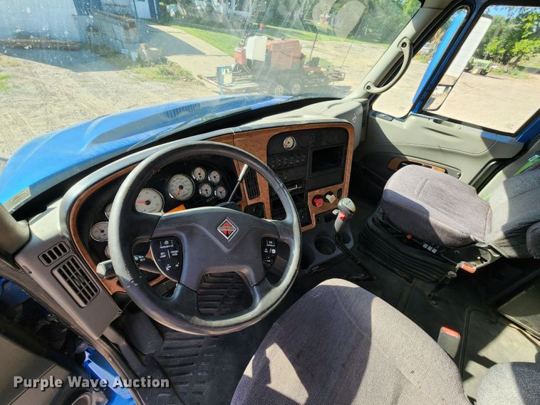 image for item KT9884 2010 International ProStar  semi truck