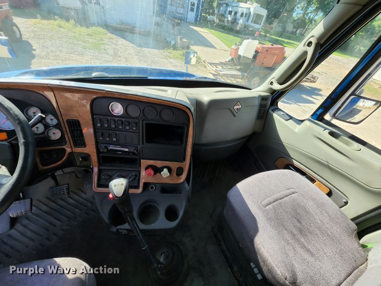 image for item KT9884 2010 International ProStar  semi truck