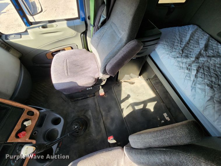 image for item KT9884 2010 International ProStar  semi truck