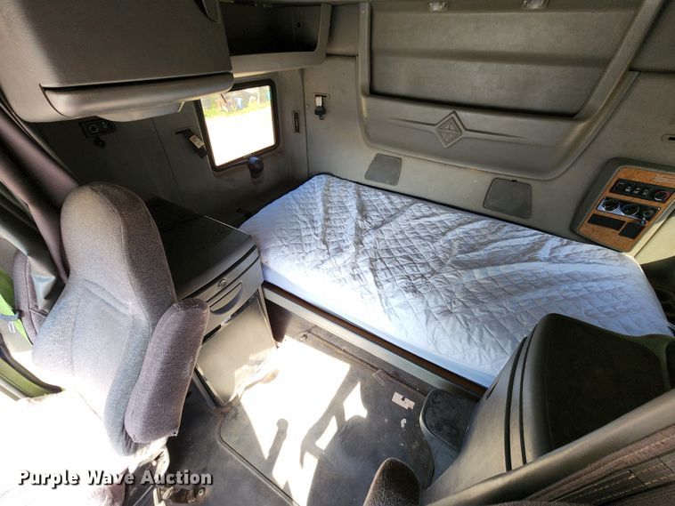 image for item KT9884 2010 International ProStar  semi truck