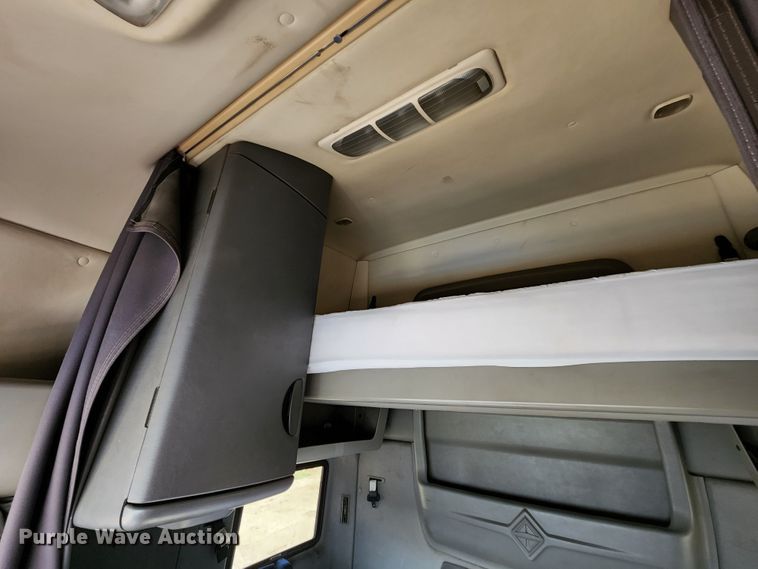 image for item KT9884 2010 International ProStar  semi truck