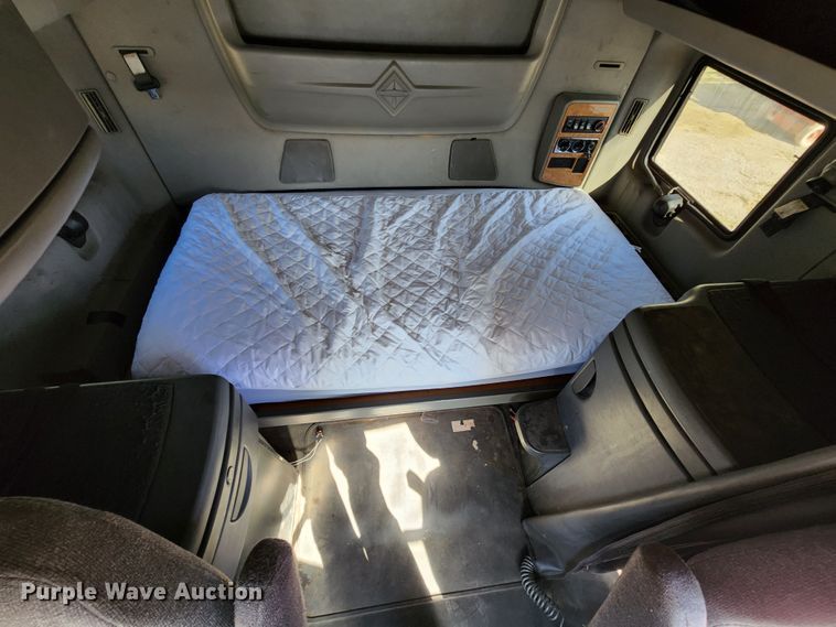 image for item KT9884 2010 International ProStar  semi truck