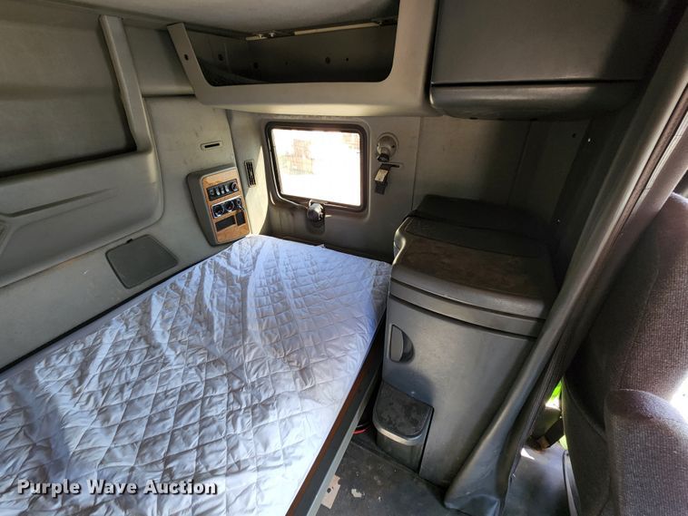 image for item KT9884 2010 International ProStar  semi truck