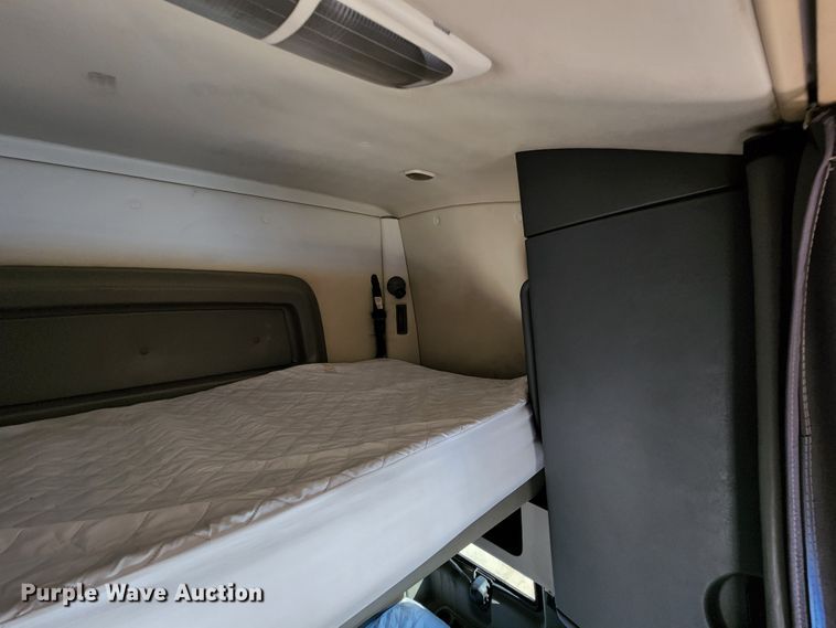 image for item KT9884 2010 International ProStar  semi truck