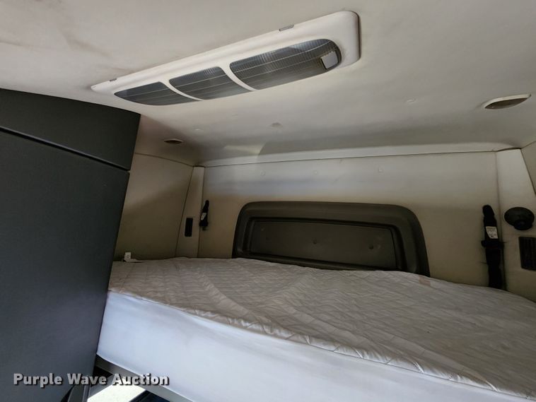 image for item KT9884 2010 International ProStar  semi truck