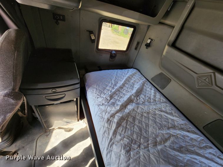 image for item KT9884 2010 International ProStar  semi truck