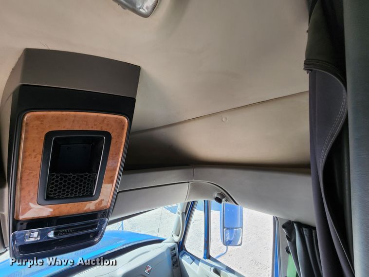 image for item KT9884 2010 International ProStar  semi truck