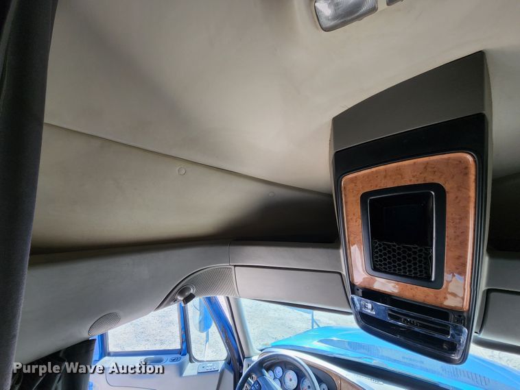 image for item KT9884 2010 International ProStar  semi truck