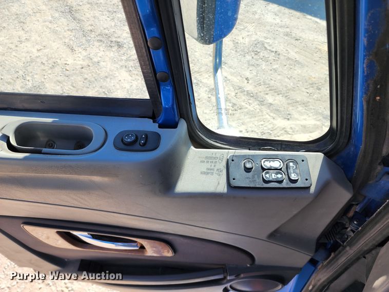 image for item KT9884 2010 International ProStar  semi truck