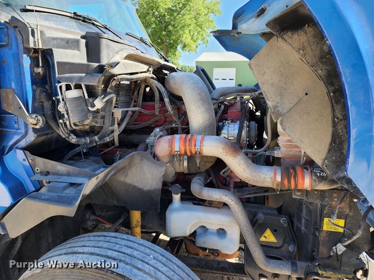 image for item KT9884 2010 International ProStar  semi truck