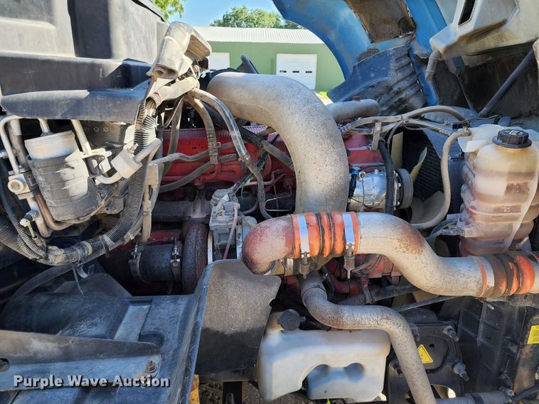 image for item KT9884 2010 International ProStar  semi truck