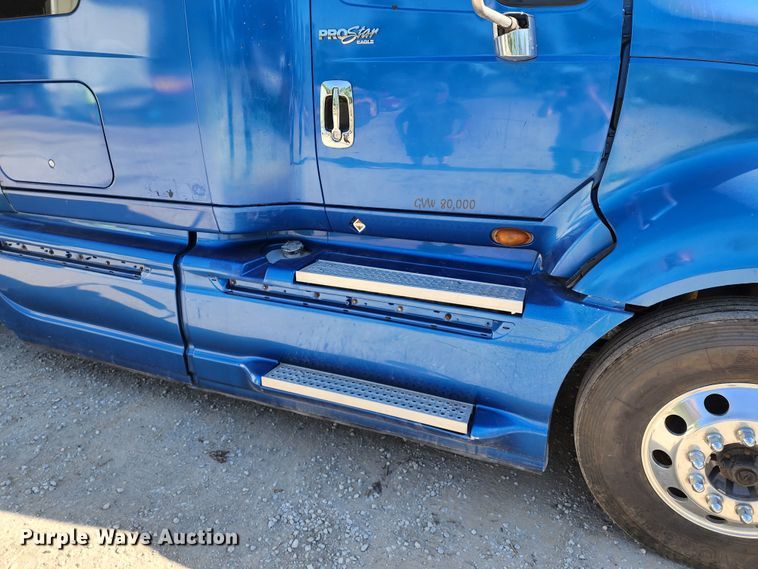 image for item KT9884 2010 International ProStar  semi truck