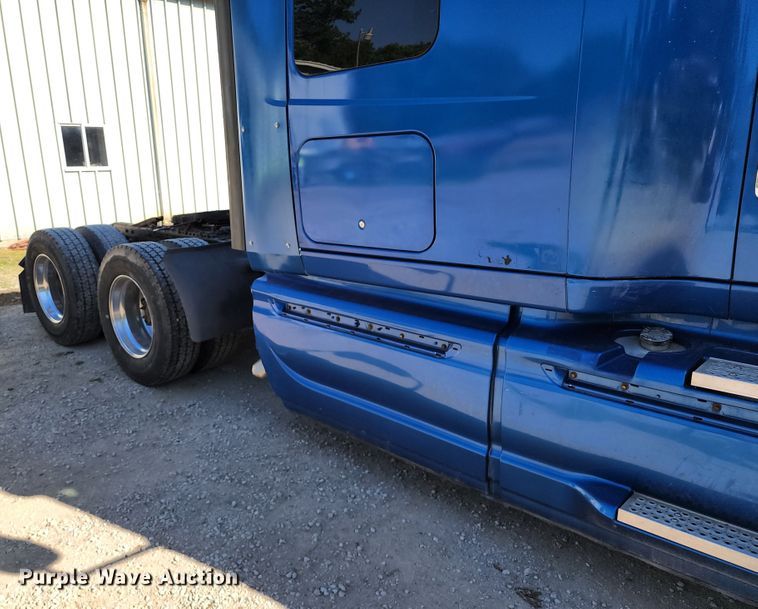 image for item KT9884 2010 International ProStar  semi truck