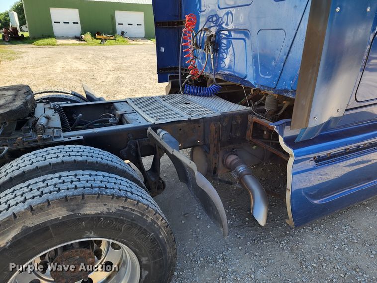 image for item KT9884 2010 International ProStar  semi truck