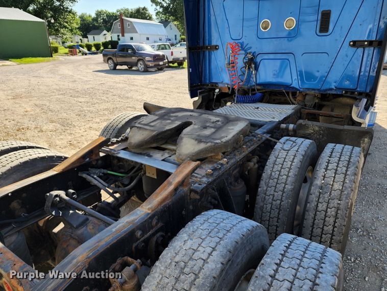 image for item KT9884 2010 International ProStar  semi truck