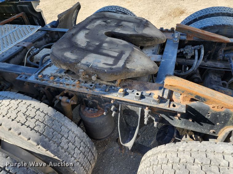 image for item KT9884 2010 International ProStar  semi truck