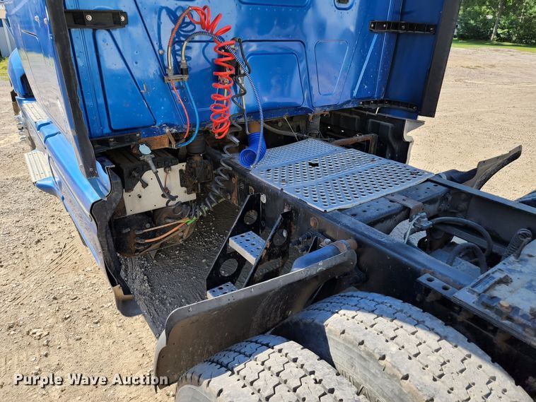 image for item KT9884 2010 International ProStar  semi truck