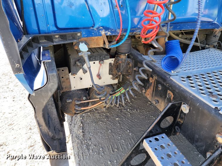 image for item KT9884 2010 International ProStar  semi truck