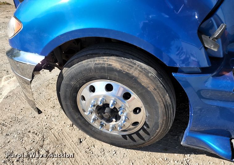 image for item KT9884 2010 International ProStar  semi truck