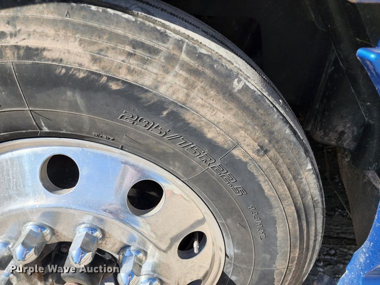 image for item KT9884 2010 International ProStar  semi truck