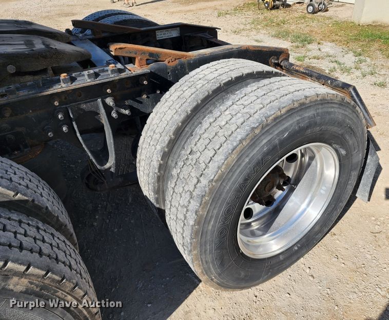 image for item KT9884 2010 International ProStar  semi truck