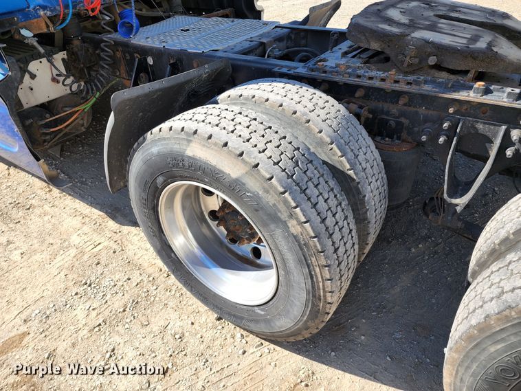 image for item KT9884 2010 International ProStar  semi truck