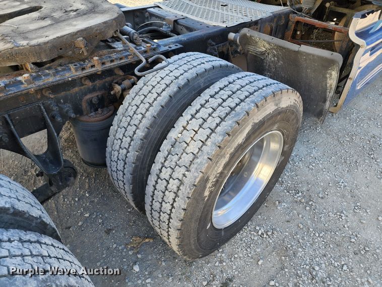 image for item KT9884 2010 International ProStar  semi truck