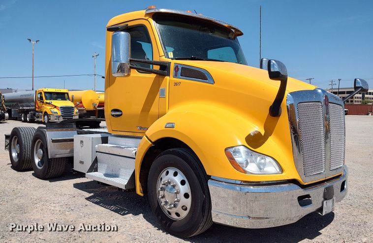 image for item LU9107 2019 Kenworth T680  semi truck