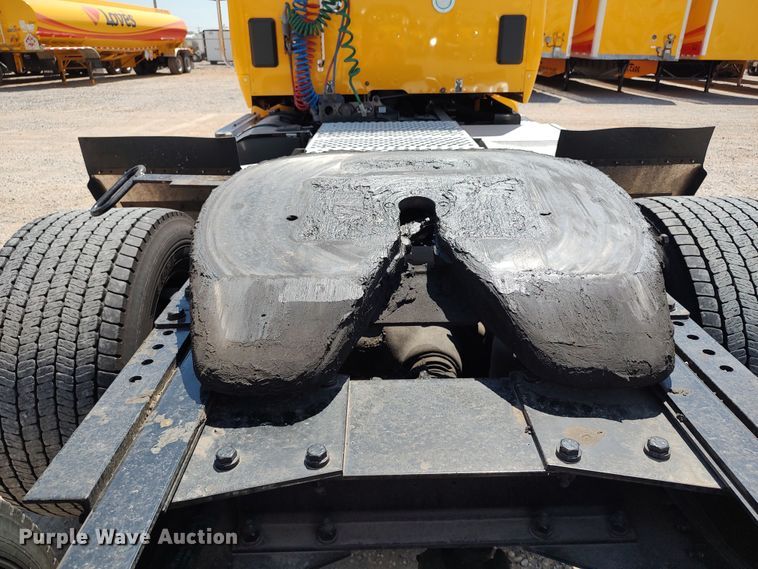 image for item LU9107 2019 Kenworth T680  semi truck