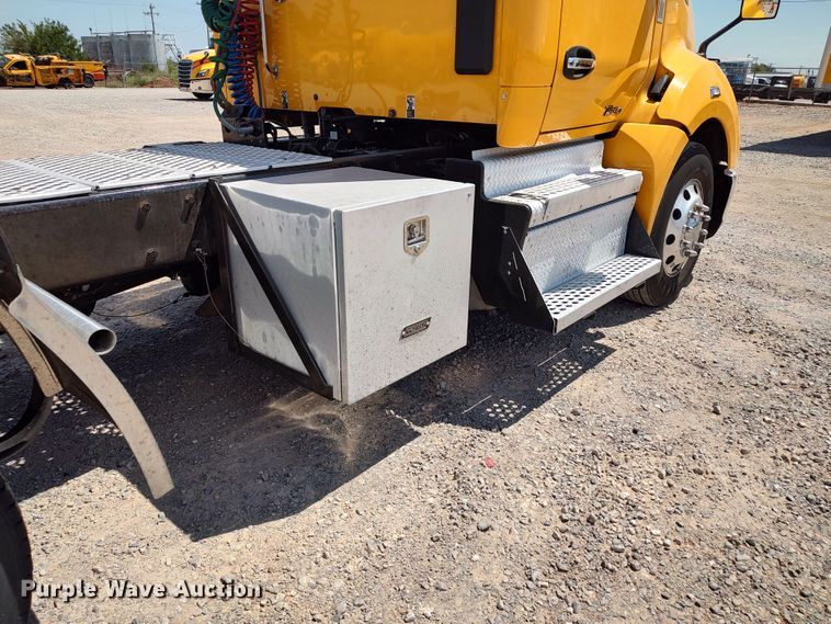 image for item LU9107 2019 Kenworth T680  semi truck