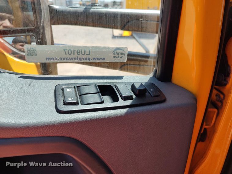 image for item LU9107 2019 Kenworth T680  semi truck