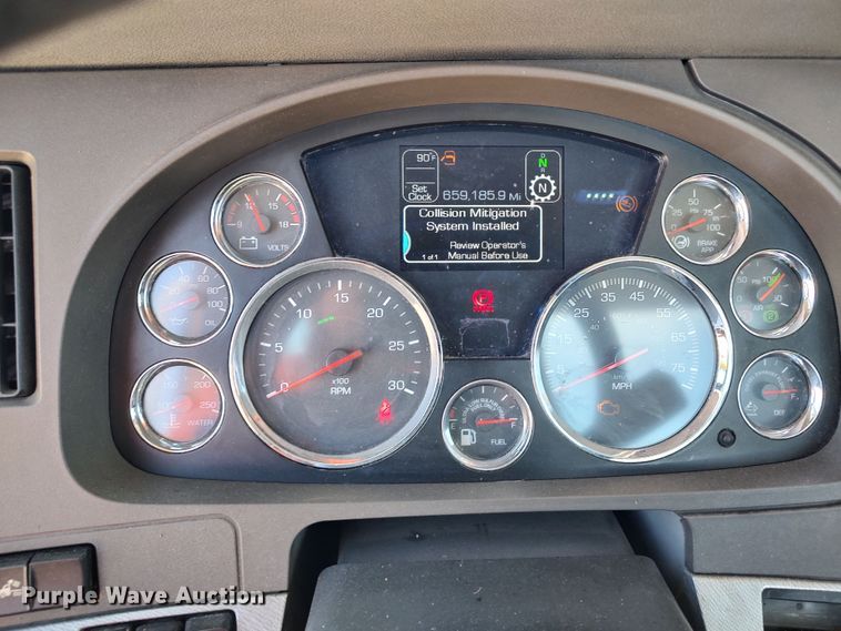 image for item LU9107 2019 Kenworth T680  semi truck