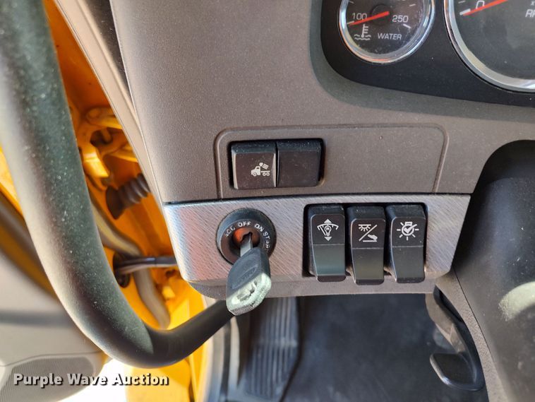 image for item LU9107 2019 Kenworth T680  semi truck