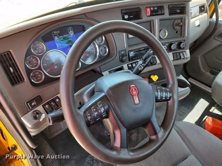 image for item LU9107 2019 Kenworth T680  semi truck