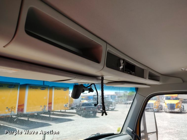 image for item LU9107 2019 Kenworth T680  semi truck