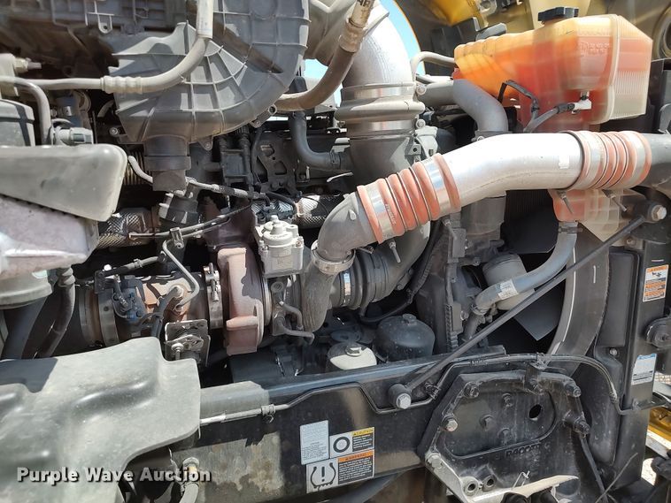 image for item LU9107 2019 Kenworth T680  semi truck