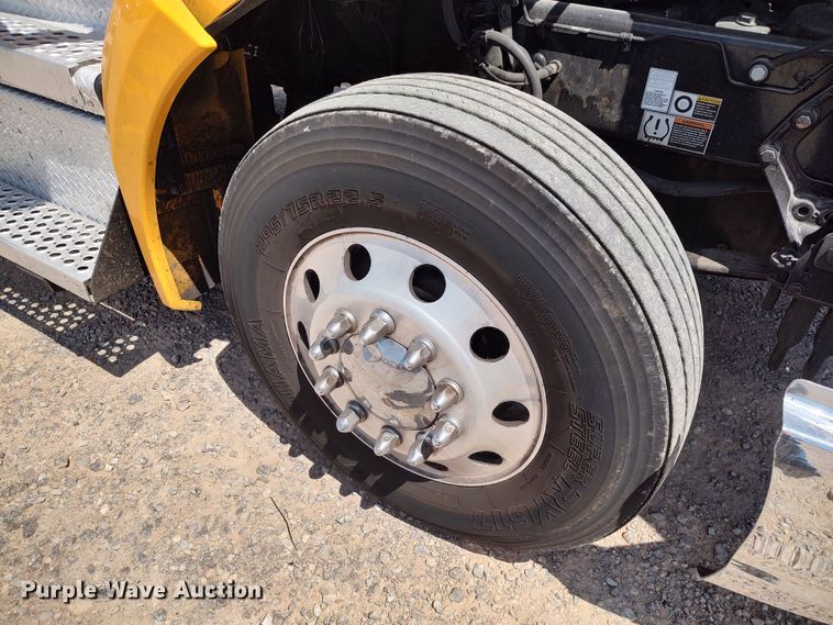 image for item LU9107 2019 Kenworth T680  semi truck