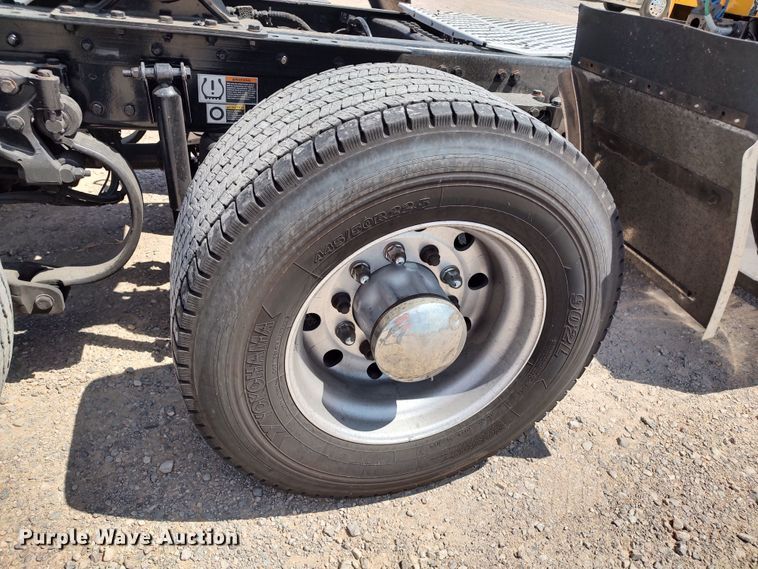 image for item LU9107 2019 Kenworth T680  semi truck