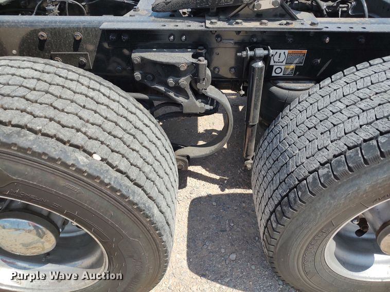 image for item LU9107 2019 Kenworth T680  semi truck