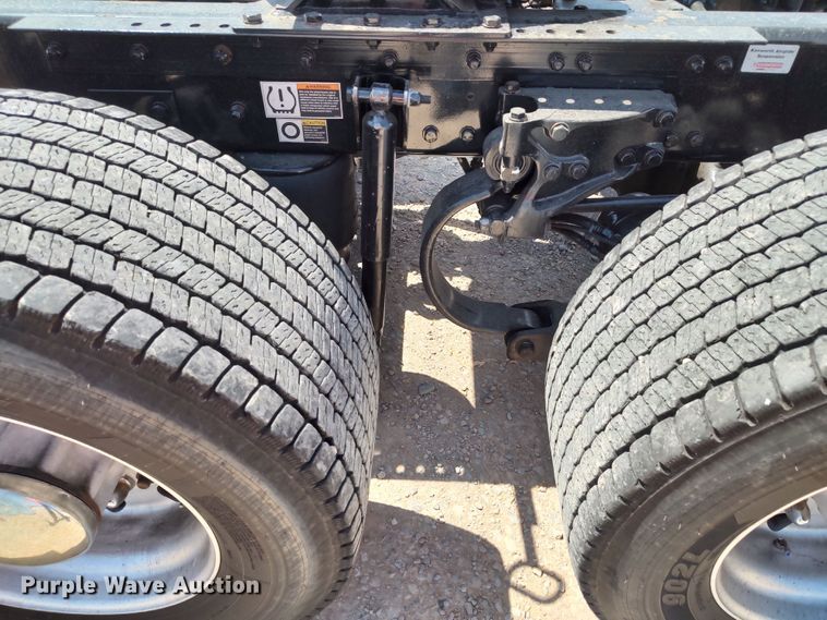 image for item LU9107 2019 Kenworth T680  semi truck