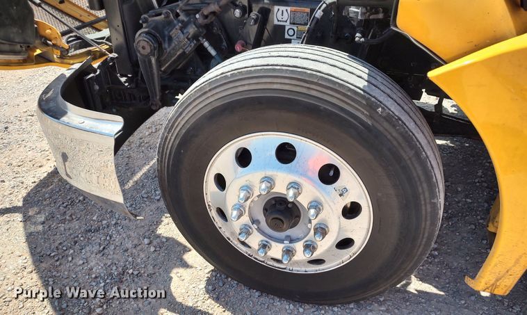 image for item LU9107 2019 Kenworth T680  semi truck