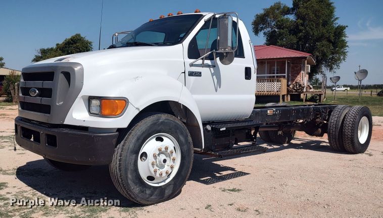 image for item LU9151 2004 Ford F750 Super Duty XL  truck cab and chassis