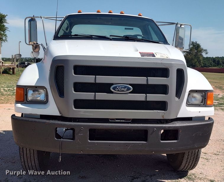 image for item LU9151 2004 Ford F750 Super Duty XL  truck cab and chassis