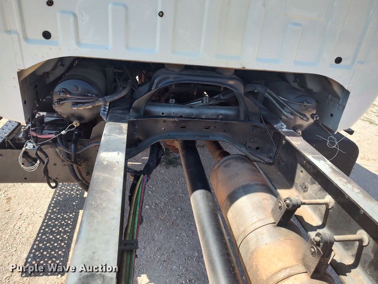 image for item LU9151 2004 Ford F750 Super Duty XL  truck cab and chassis