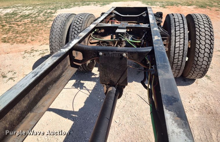 image for item LU9151 2004 Ford F750 Super Duty XL  truck cab and chassis