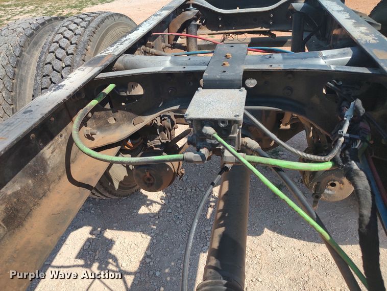 image for item LU9151 2004 Ford F750 Super Duty XL  truck cab and chassis