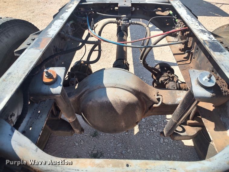 image for item LU9151 2004 Ford F750 Super Duty XL  truck cab and chassis