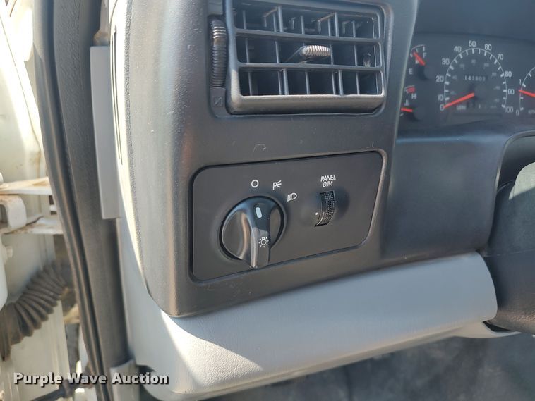 image for item LU9151 2004 Ford F750 Super Duty XL  truck cab and chassis