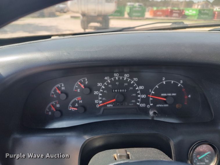 image for item LU9151 2004 Ford F750 Super Duty XL  truck cab and chassis